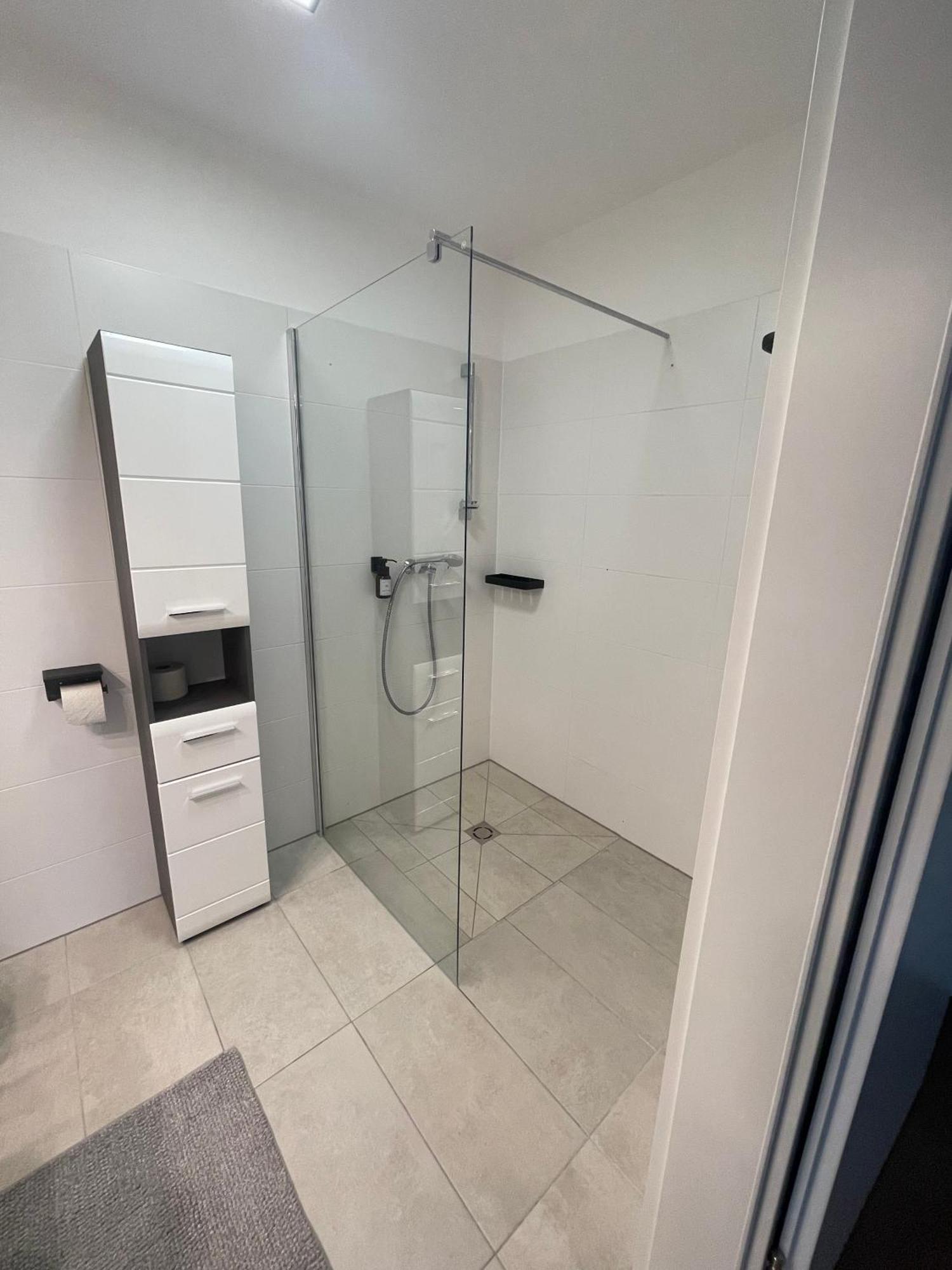 Luxusapartment Mit 40 Qm Terrasse, E-Parkplatz Und Parkplatz Graz Kültér fotó